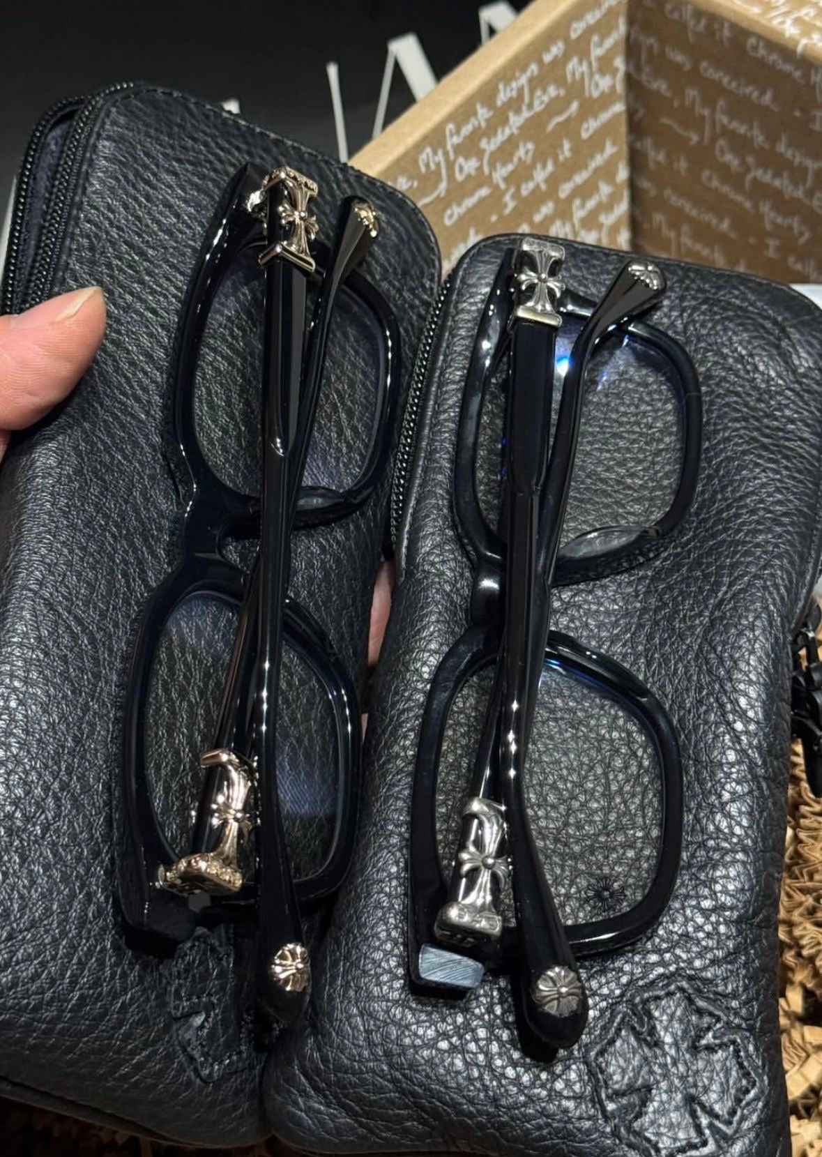 ♱ 𝕮𝖍𝖗𝖔𝖒𝖊 𝐠𝐥𝐚𝐬𝐬𝐞𝐬 ♱