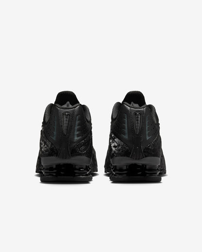 Nike shox R4 black patterned