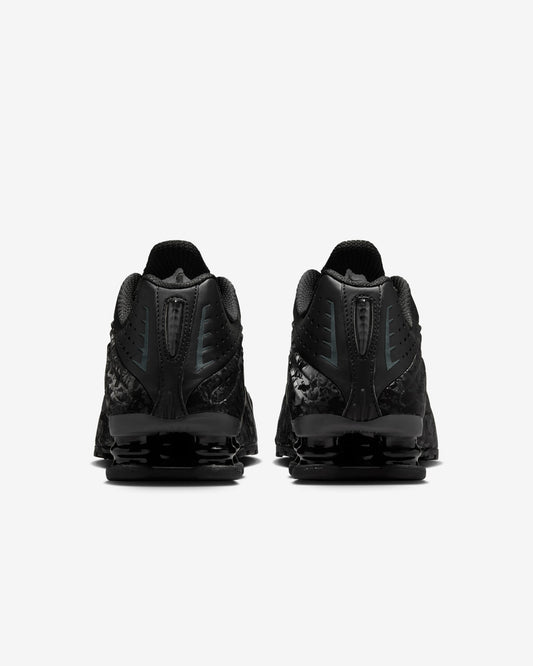 Nike shox R4 black patterned