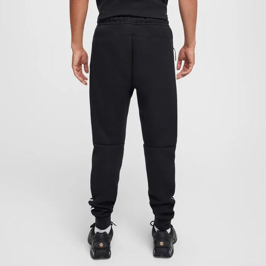Nike Sportswear Tech Fleece Reflective Details