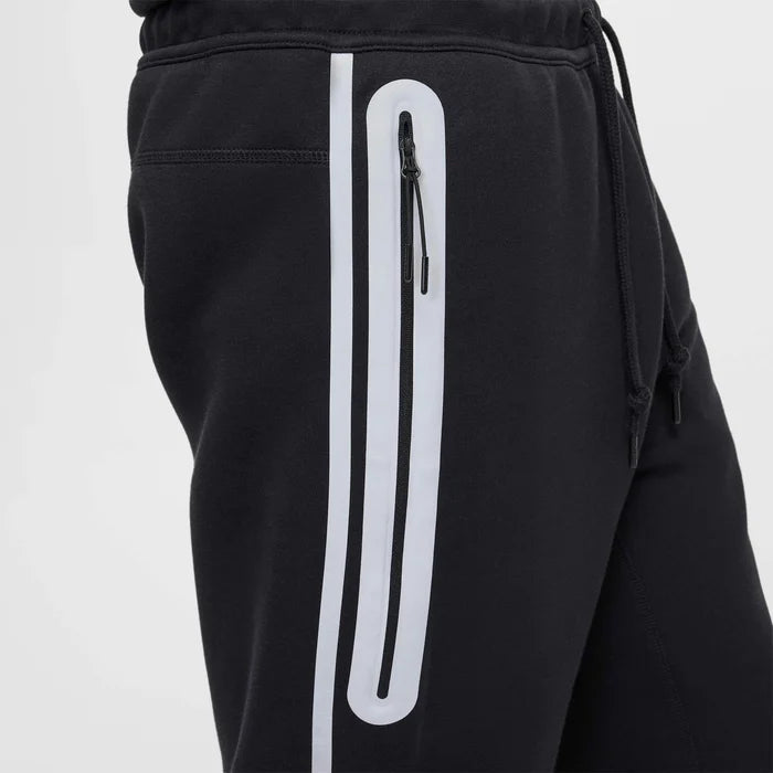 Nike Sportswear Tech Fleece Reflective Details