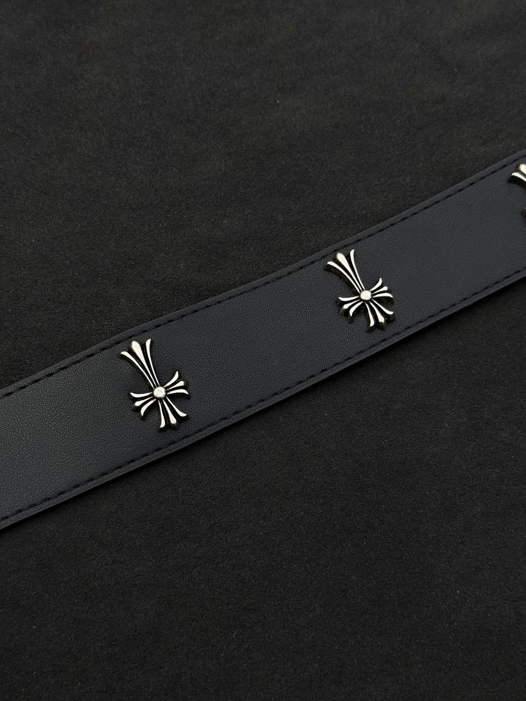 𝕮𝖍𝖗𝖔𝖒𝖊 𝕮𝖗𝖔𝖘𝖘 𝕭𝖊𝖑𝖙