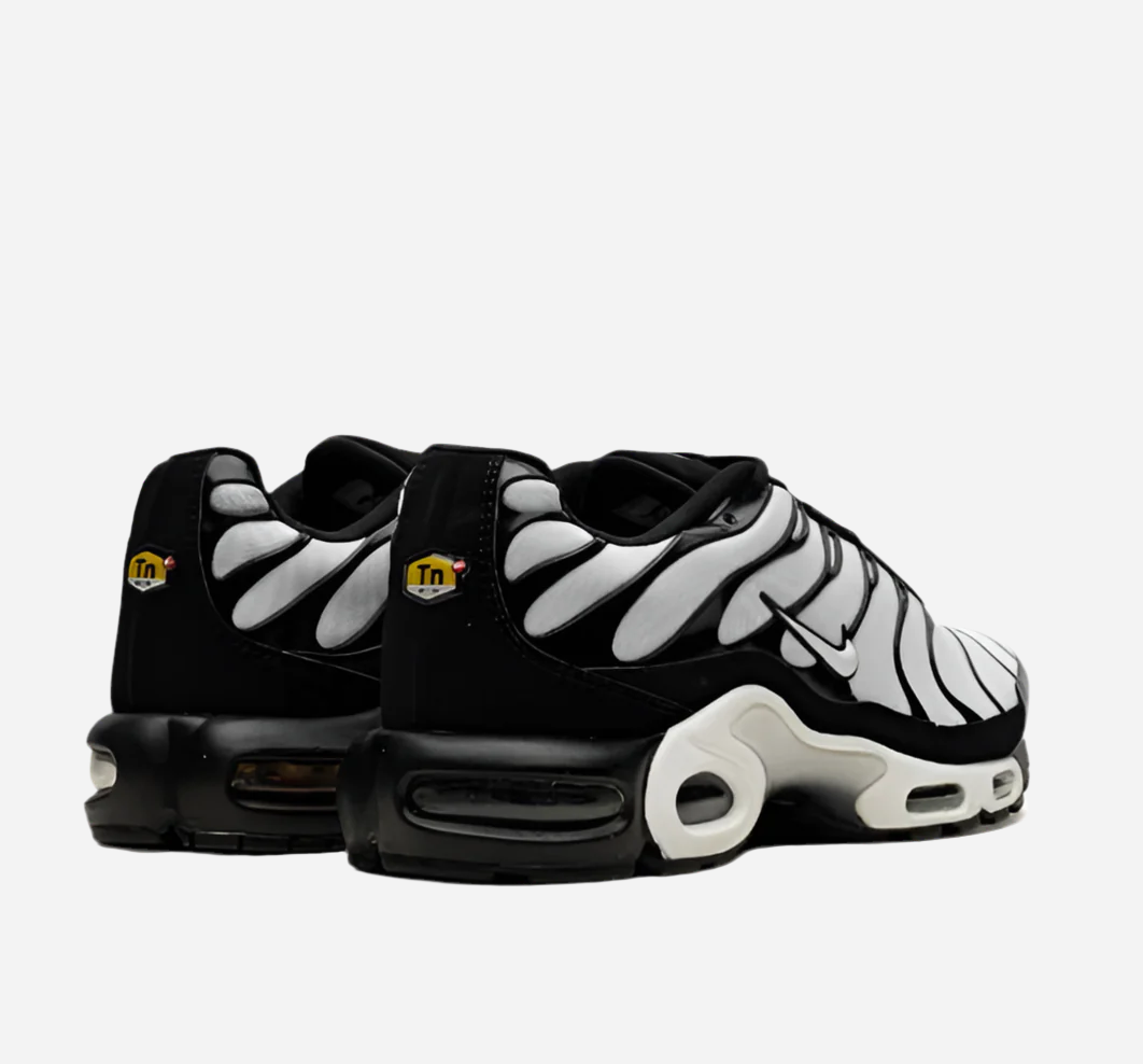 NIKE AIR MAX PLUS "OREO"