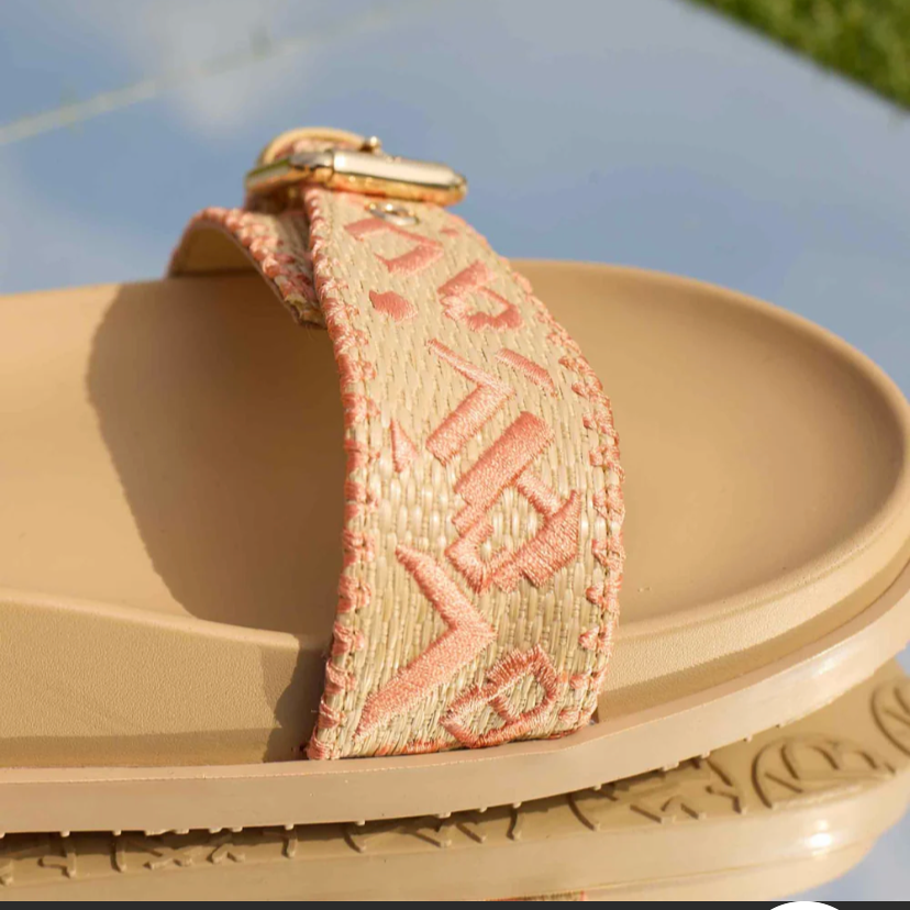 Culture mules sandals